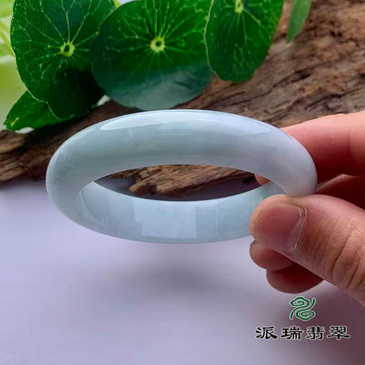 派瑞翡翠 翡翠手镯 糯种 浅绿色 商品图3