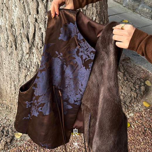 【预售7天】良木礼桑蚕丝水貂马甲（D25102675） 商品图1