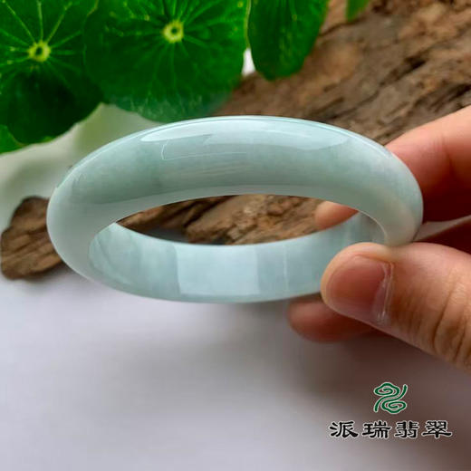 派瑞翡翠 翡翠手镯 糯种 浅绿色 商品图1