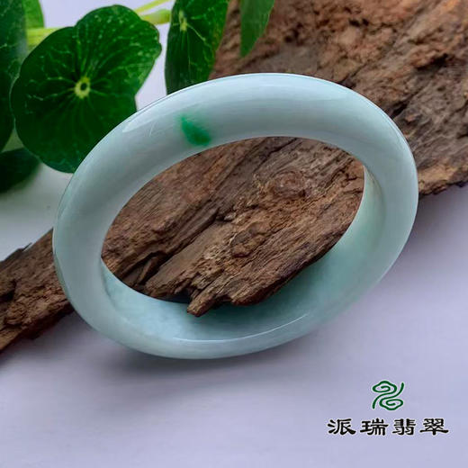 派瑞翡翠 翡翠手镯 糯种 浅绿色 商品图0