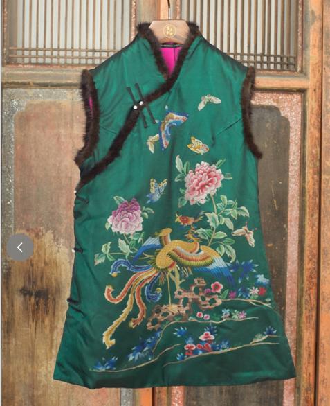 盛唐牡丹大师系列-王小潇 | 手绣凤戏牡丹夹棉坎肩（盛唐牡丹与非遗传承人王小潇联名系列) 商品图0