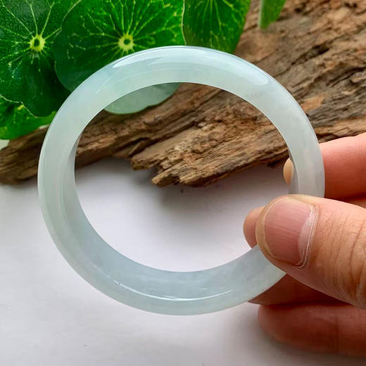 派瑞翡翠 翡翠手镯 糯冰种 浅绿色 商品图3