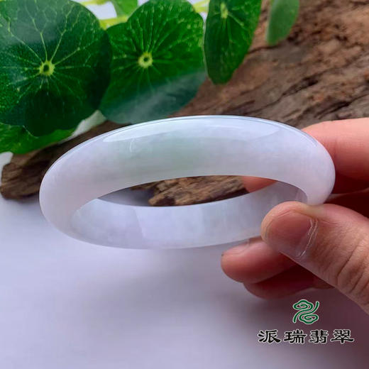 派瑞翡翠 翡翠手镯 糯种 浅绿色 商品图2