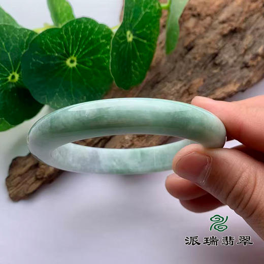 派瑞翡翠 翡翠手镯 糯种 浅绿色 商品图2