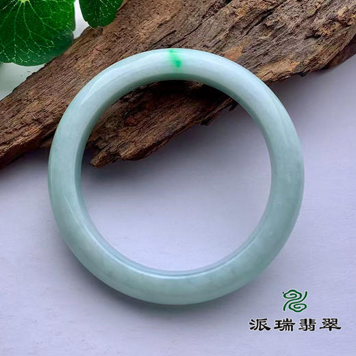 派瑞翡翠 翡翠手镯 糯种 浅绿色 商品图3