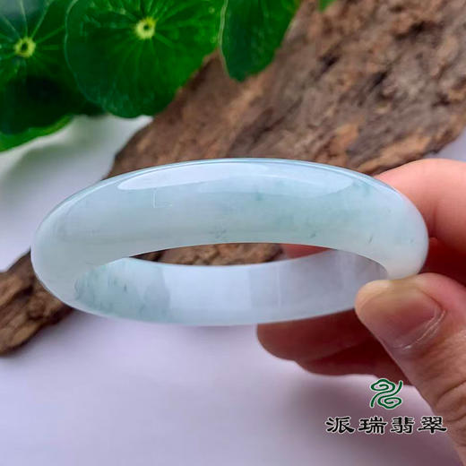 派瑞翡翠 翡翠手镯 糯种 浅绿色 商品图2