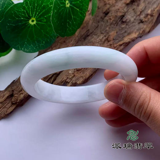 派瑞翡翠 翡翠手镯 糯种 浅绿色 商品图2