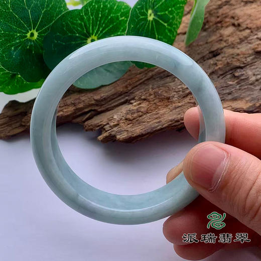 派瑞翡翠 翡翠手镯 糯种 浅绿色 商品图2