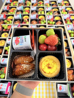 【四拼小食】蛋挞+水果+鸡翅+酸奶