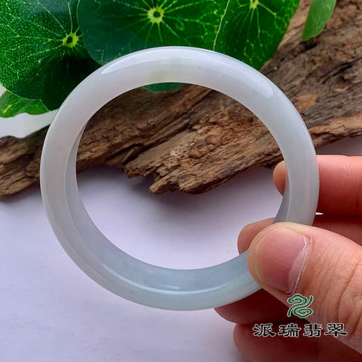 派瑞翡翠 翡翠手镯 糯种 浅绿色 商品图1