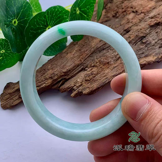 派瑞翡翠 翡翠手镯 糯种 浅绿色 商品图2