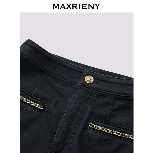 【商场同款-节庆穿搭】MAXRIENY精致休闲感金属链条装饰牛仔裤女(货号:MC85PA759) 商品图1