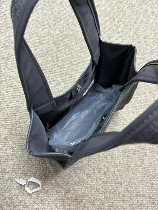 日单的小手提包..非常实用...做工精致..价格完美... 商品图5