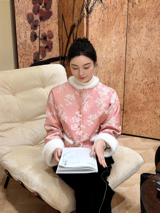 盛唐婧 | 轻奢新中式提花绒拼水貂对襟夹棉外套 商品图1