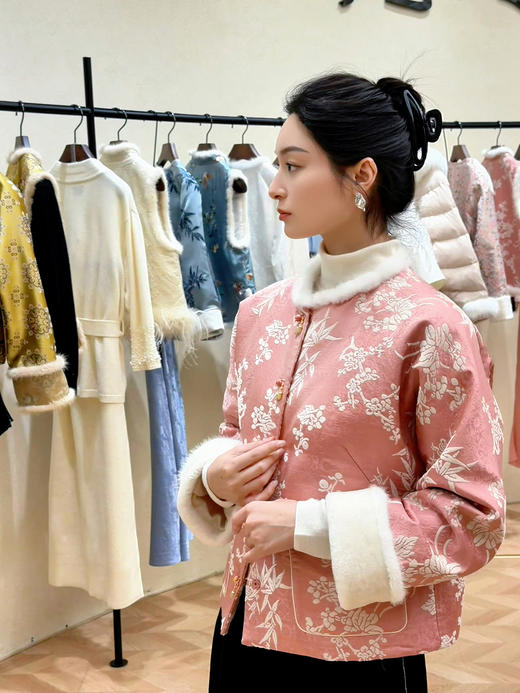 盛唐婧 | 轻奢新中式提花绒拼水貂对襟夹棉外套 商品图2