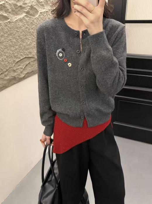 清了！清！不支持退货【自营】浣熊绒，比普通毛衣软和暖→系列慵懒风刺绣纽扣 设计感宽松开衫毛衣-喜出 商品图2