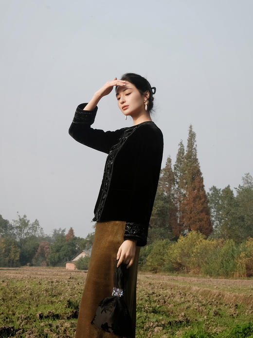 盛唐婧 | 新中式真丝绒重工钉珠对襟圆领外套 商品图6