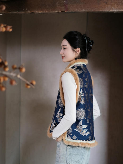 盛唐婧 | 新中式真丝宋锦宝相敦煌兔纹夹棉马甲 商品图4