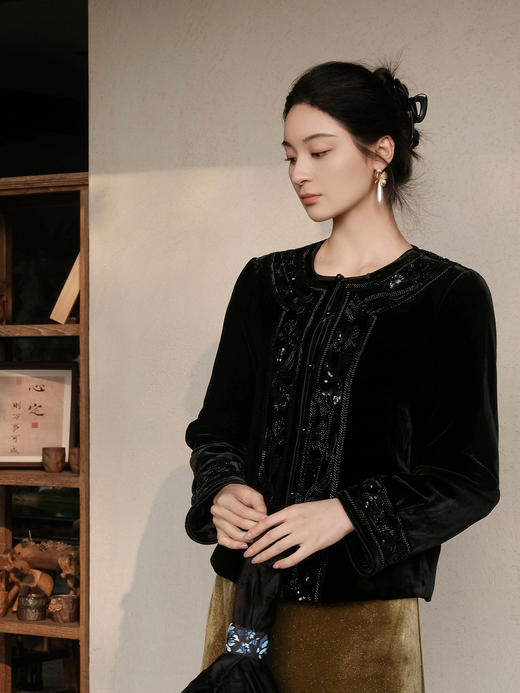 盛唐婧 | 新中式真丝绒重工钉珠对襟圆领外套 商品图0