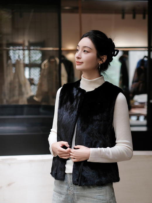 盛唐婧 | 新中式进口水貂盘扣马甲-黑色 商品图0