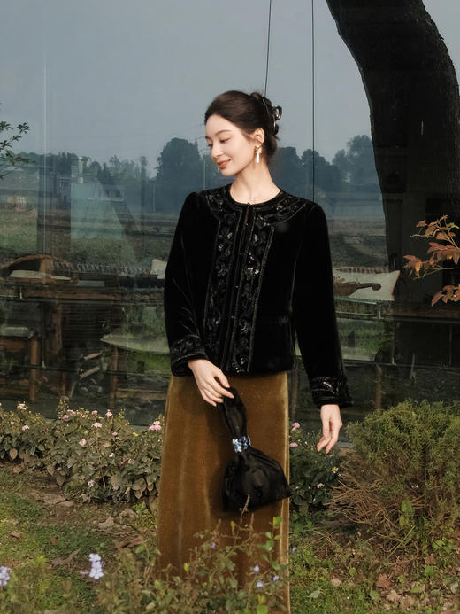 盛唐婧 | 新中式真丝绒重工钉珠对襟圆领外套 商品图4