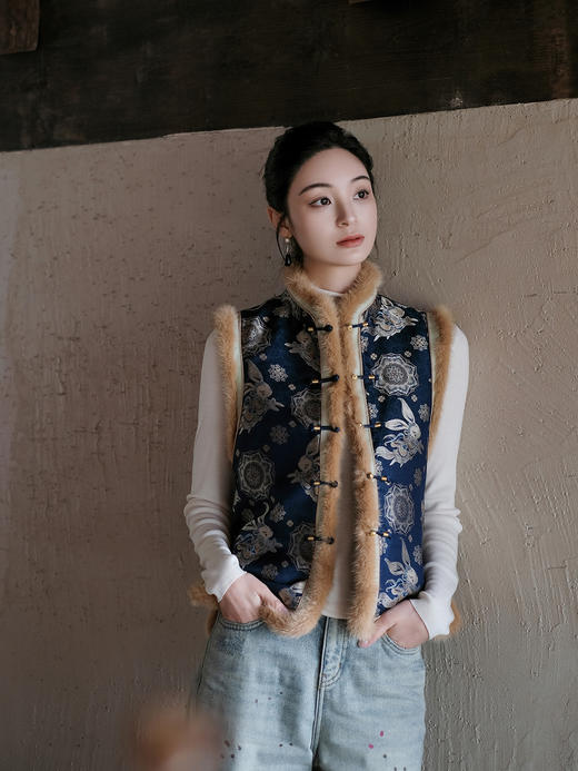 盛唐婧 | 新中式真丝宋锦宝相敦煌兔纹夹棉马甲 商品图0