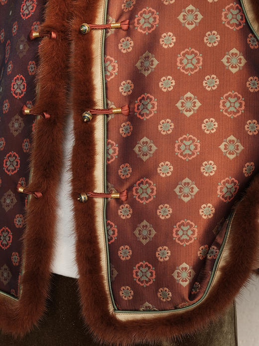 盛唐婧 | 新中式宋锦紫檀木画槽琵琶纹夹棉马甲 商品图2