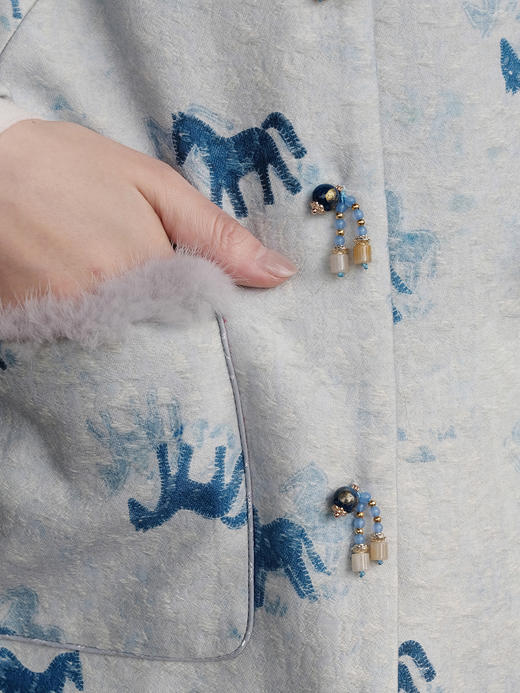 盛唐婧 | 新中式马上有钱纹丝毛夹棉外套-蓝色 商品图2