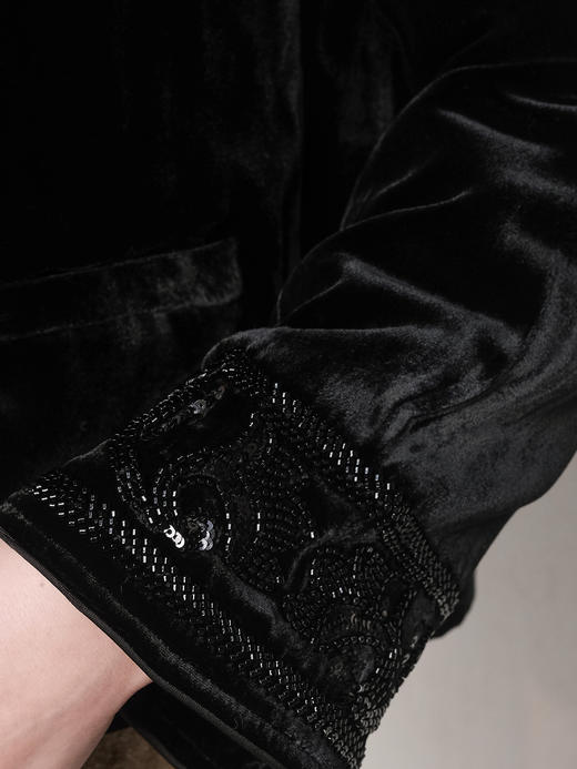 盛唐婧 | 新中式真丝绒重工钉珠对襟圆领外套 商品图3