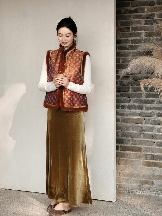 盛唐婧 | 新中式宋锦紫檀木画槽琵琶纹夹棉马甲 商品图0