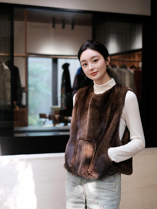 盛唐婧 | 新中式进口水貂盘扣马甲-棕色 商品图2