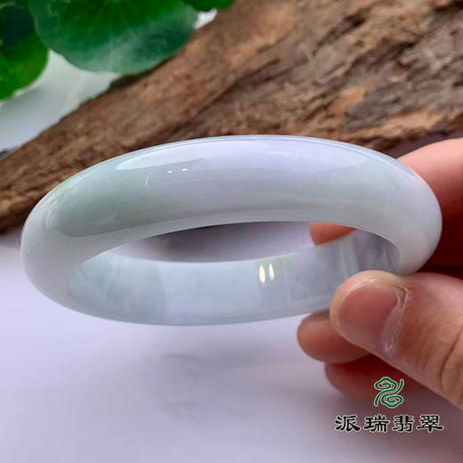 派瑞翡翠 翡翠手镯 糯种 浅绿色 商品图2