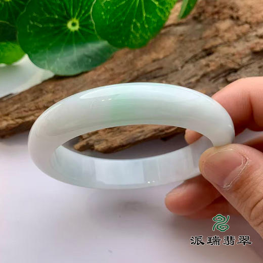 派瑞翡翠 翡翠手镯 糯种 浅绿色 商品图2