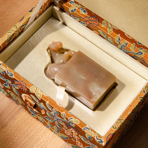 寿山石老料手雕“古骏”方章 商品图3