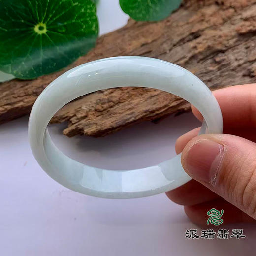派瑞翡翠 翡翠手镯 糯种 浅绿色 商品图2