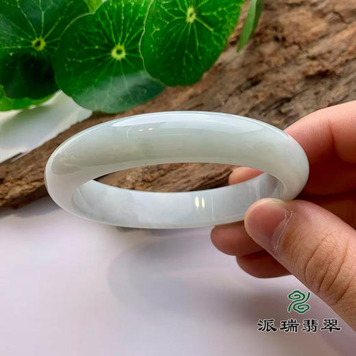 派瑞翡翠 翡翠手镯 糯种 浅绿色 商品图2