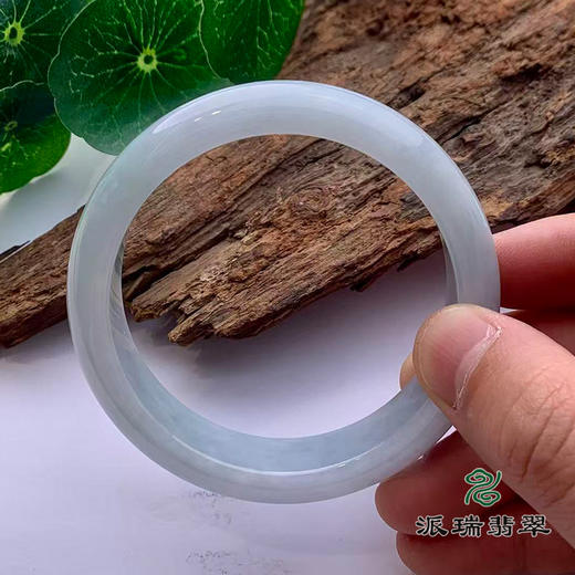 派瑞翡翠 翡翠手镯 糯种 浅绿色 商品图3