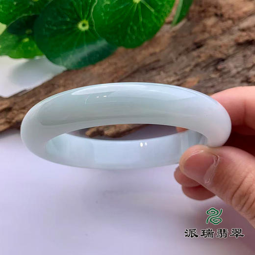派瑞翡翠 翡翠手镯 糯种 浅绿色 商品图2