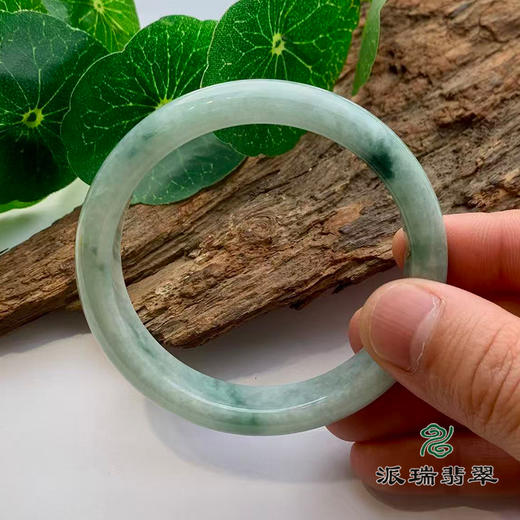 派瑞翡翠 翡翠手镯 糯种 浅绿色 商品图3