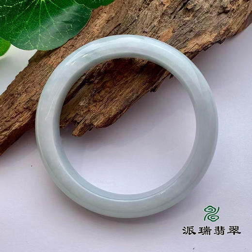 派瑞翡翠 翡翠手镯 糯种 浅绿色 商品图1