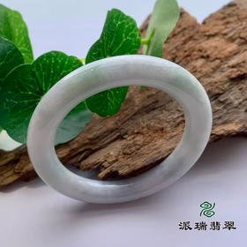 派瑞翡翠 翡翠手镯 糯种 浅绿色