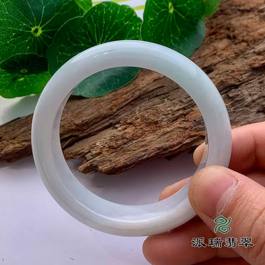 派瑞翡翠 翡翠手镯 糯种 浅绿色 商品图3