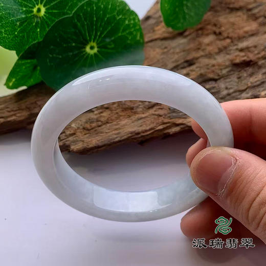 派瑞翡翠 翡翠手镯 糯种 浅绿色 商品图3