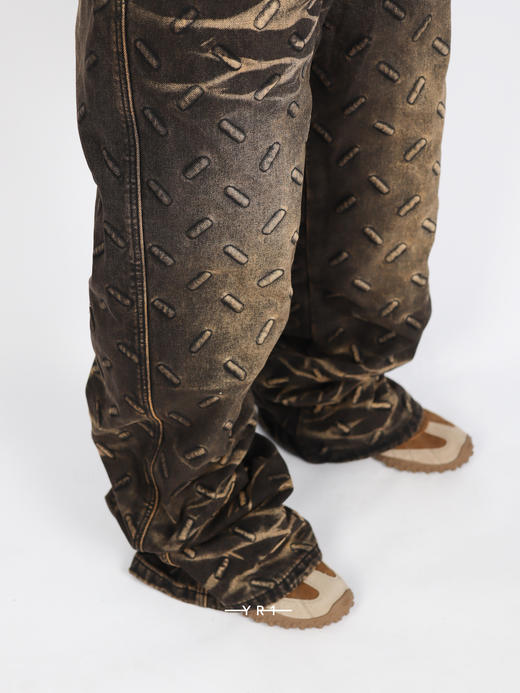 Who decides war | 复古做旧金属纹牛仔裤 商品图3