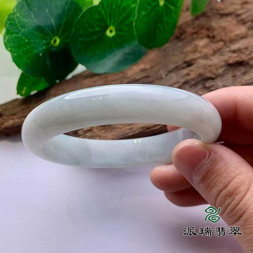 派瑞翡翠 翡翠手镯 糯种 浅绿色 商品图2