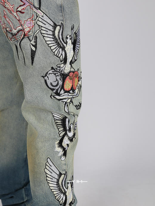 Who Decides War | 和平鸽刺绣直筒牛仔裤 商品图4