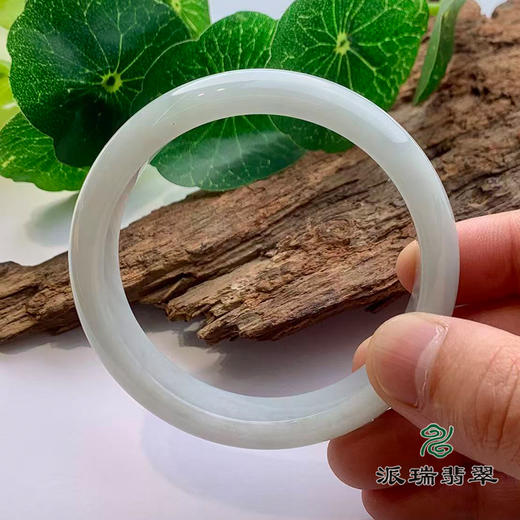 派瑞翡翠 翡翠手镯 糯种 浅绿色 商品图3