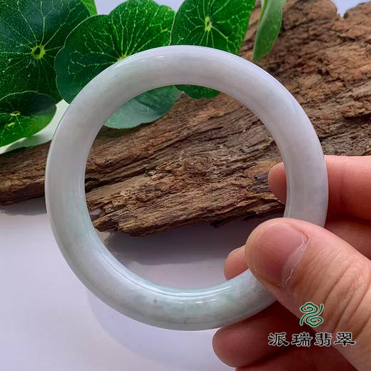派瑞翡翠 翡翠手镯 糯种 浅绿色 商品图2