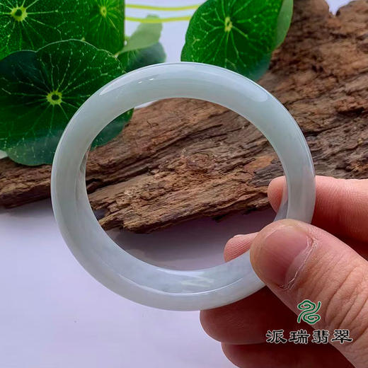 派瑞翡翠 翡翠手镯 糯种 浅绿色 商品图3