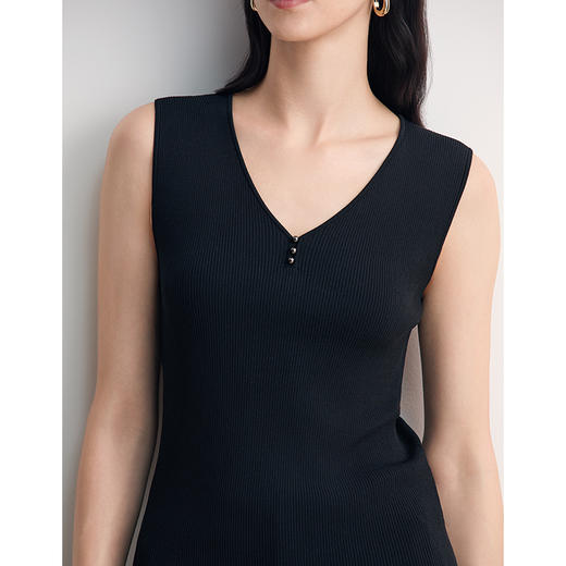 EITIE爱特爱V领无袖套头设计简约时尚百搭针织衫8501203 商品图5